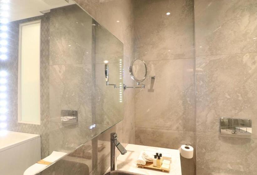 带大床的高级房间, Nirvana Resort & Spa