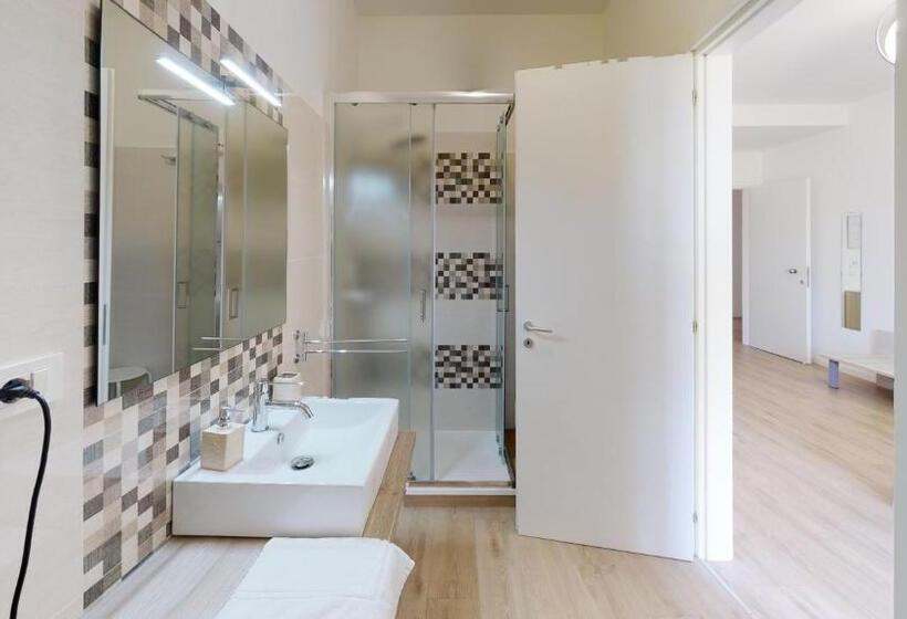 غرفة قياسية ثلاثية مزودة بشرفة, Accòmodati B&b