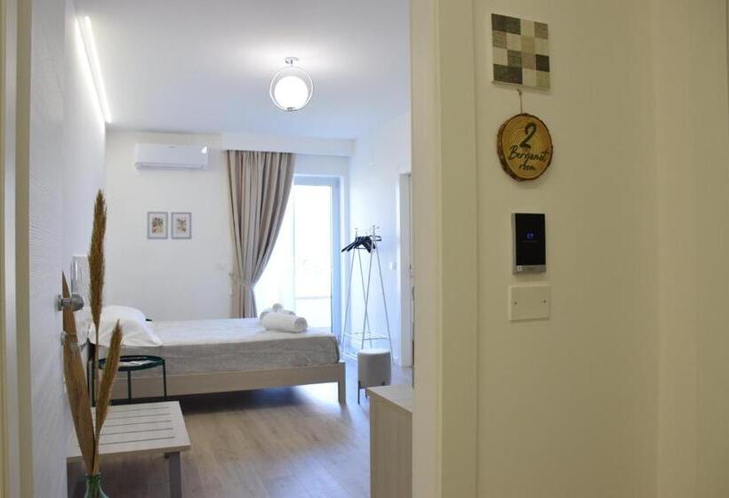 غرفة قياسية ثلاثية مزودة بشرفة, Accòmodati B&b