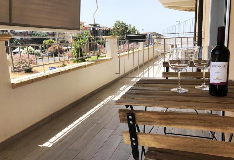 غرفة قياسية رباعية مزودة بشُرفة, Accòmodati B&b