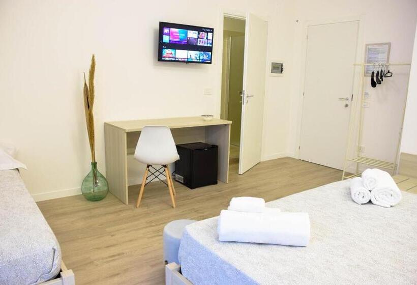 غرفة قياسية رباعية مزودة بشُرفة, Accòmodati B&b