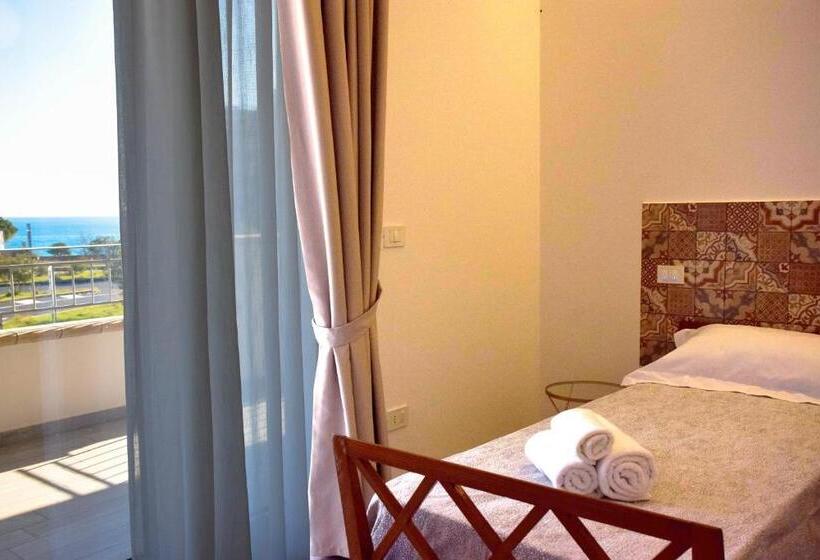 غرفة ديلوكس مزودة بشرفة, Accòmodati B&b