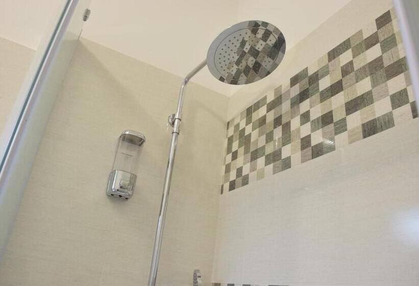 غرفة قياسية ثلاثية مزودة بشرفة, Accòmodati B&b