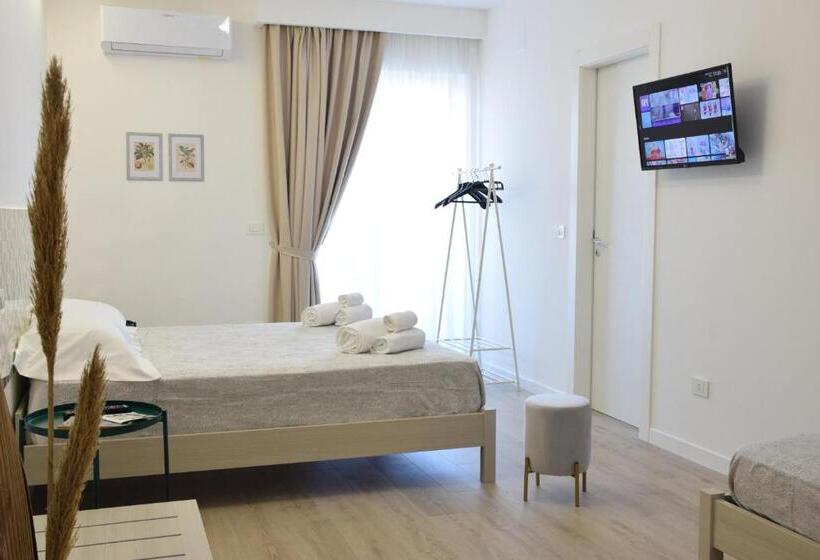 غرفة قياسية ثلاثية مزودة بشرفة, Accòmodati B&b