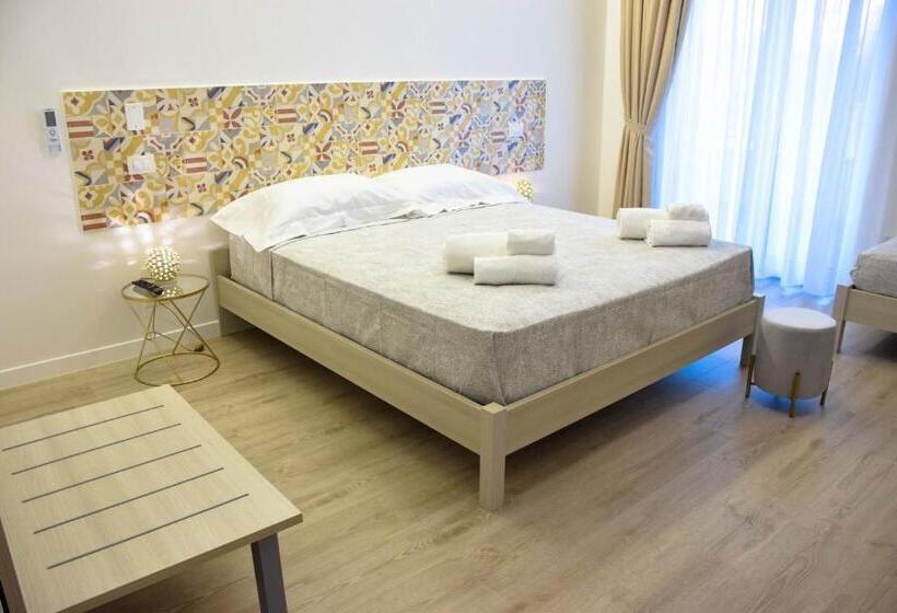 غرفة قياسية رباعية مزودة بشُرفة, Accòmodati B&b