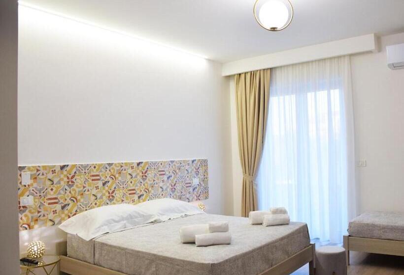 غرفة قياسية رباعية مزودة بشُرفة, Accòmodati B&b