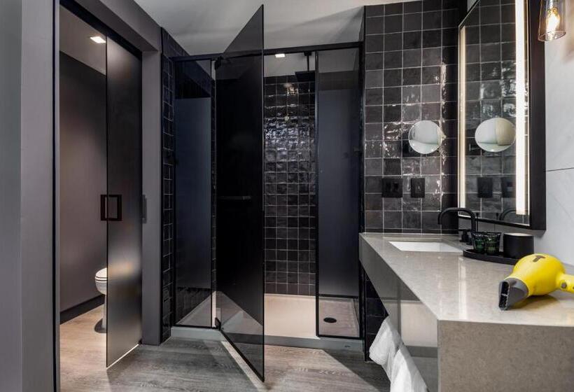 带大床的标准间, Hyatt Centric Charlotte Southpark