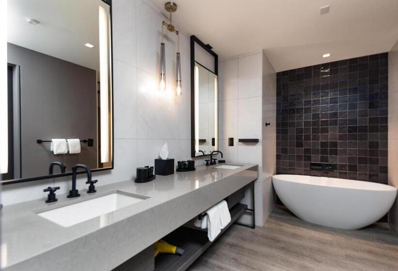 Люкс Кровать Кинг, Hyatt Centric Charlotte Southpark