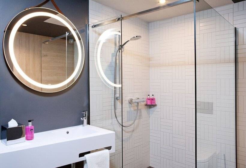 家庭间, Moxy Rust