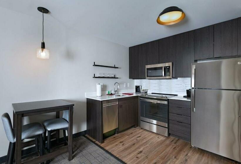 Люкс Кровать Кинг, Residence Inn New Brunswick Tower Center Blvd
