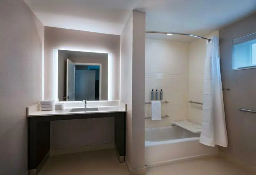 キングサイズベッドのスイートルーム, Residence Inn New Brunswick Tower Center Blvd