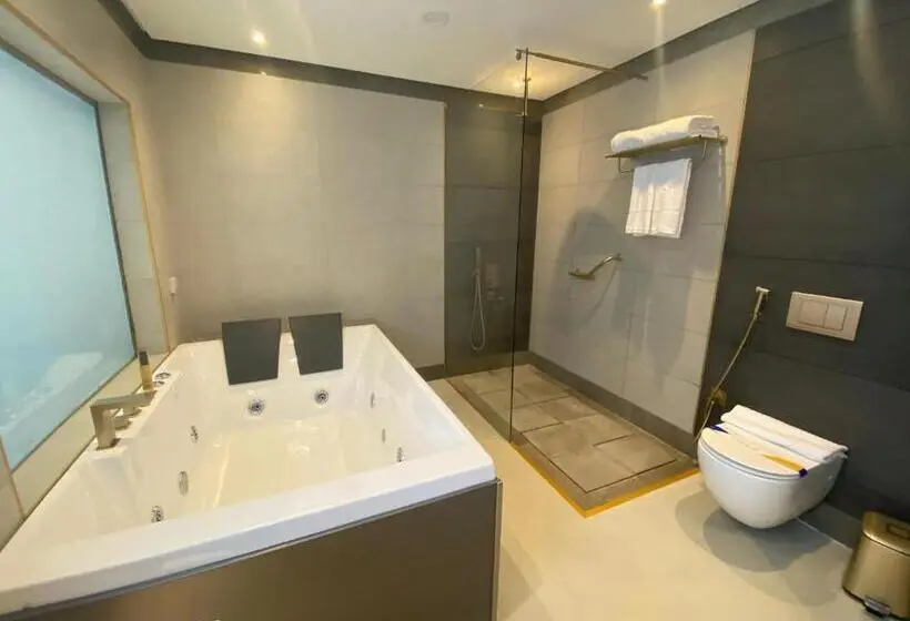 سوییت جونیور, Velar Inn