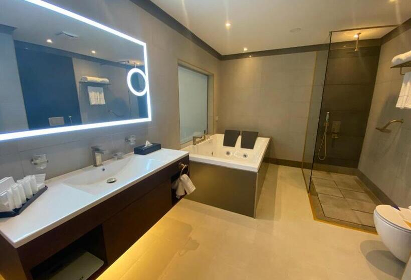 ジュニアスイート, Velar Inn