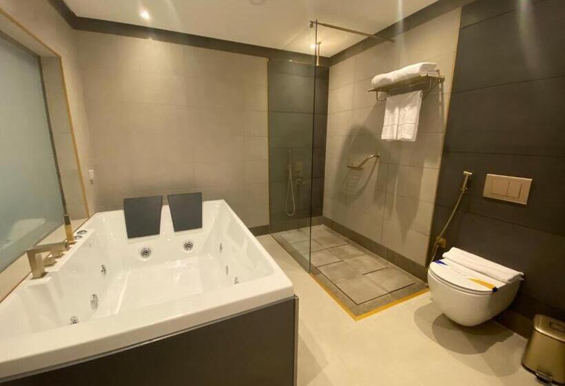 ジュニアスイート, Velar Inn