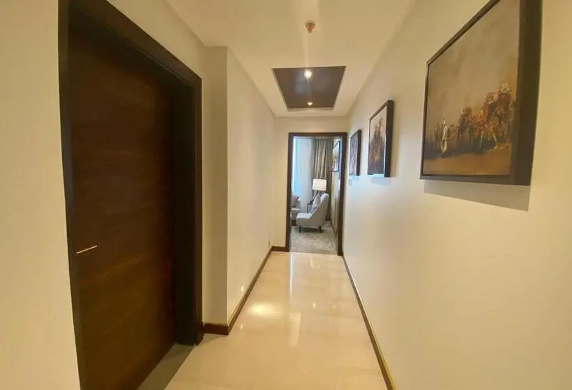 سوییت لوکس, Velar Inn