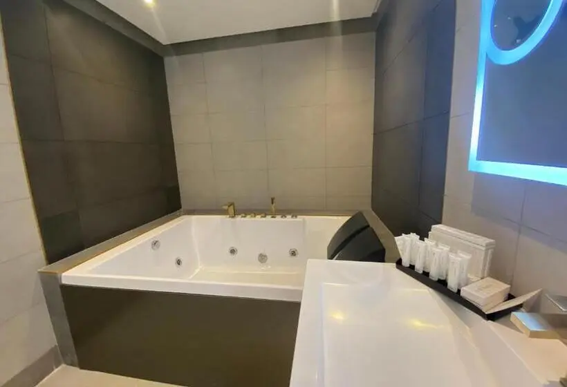 سوییت اجرایی, Velar Inn
