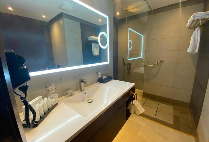 スーペリアースイート, Velar Inn