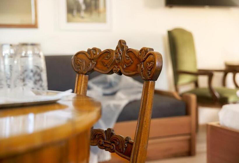 Семейный Номер, Weisses Rössl