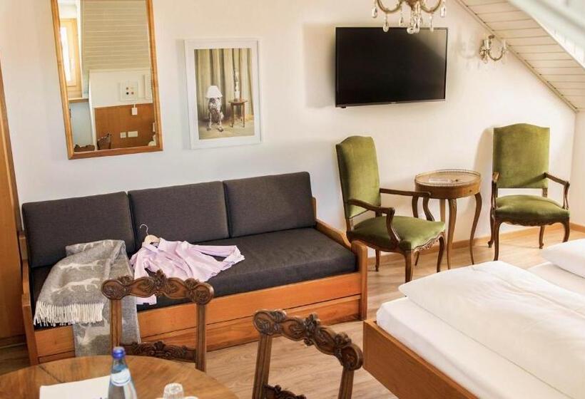 Семейный Номер, Weisses Rössl