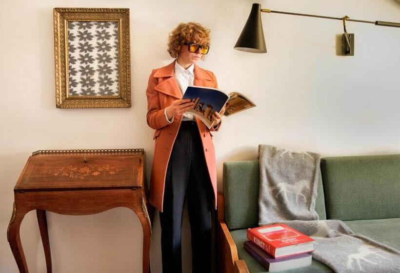 Номер Стандарт, Weisses Rössl