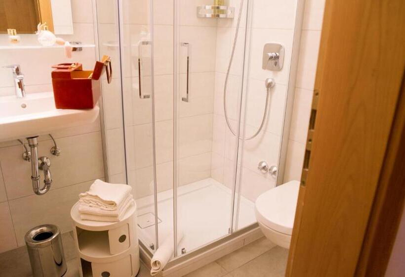 Номер Стандарт, Weisses Rössl