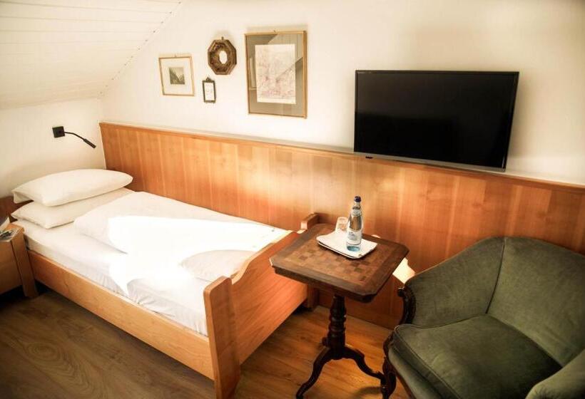 Номер Стандарт, Weisses Rössl