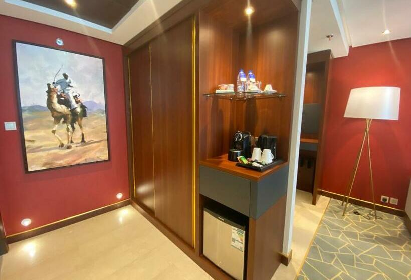 ジュニアスイート, Velar Inn