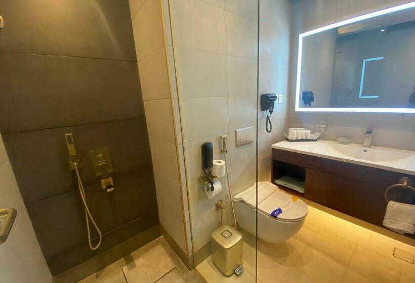 デラックススイート, Velar Inn