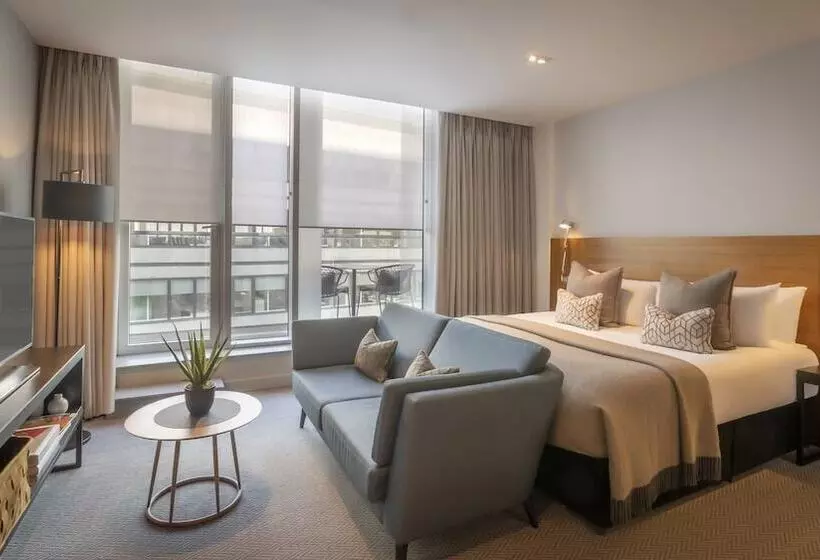 キングサイズベッドのスーペリアルーム, Clayton Hotel London Wall