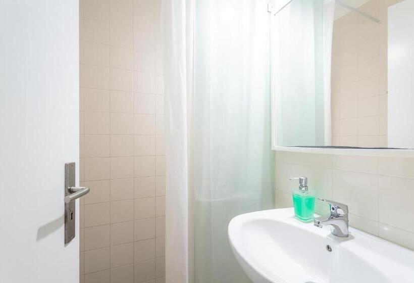 اتاق پایه با سرویس بهداشتی مشترک, Blue Buddha Beach House