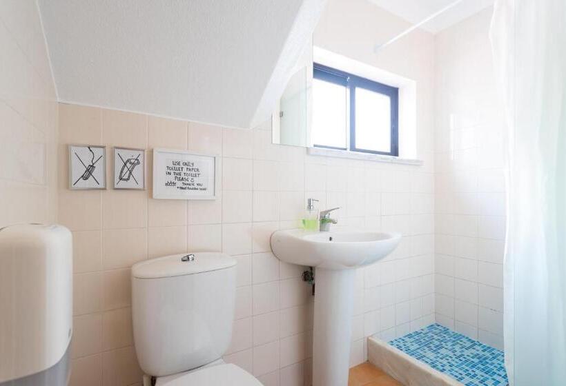 اتاق پایه با سرویس بهداشتی مشترک, Blue Buddha Beach House