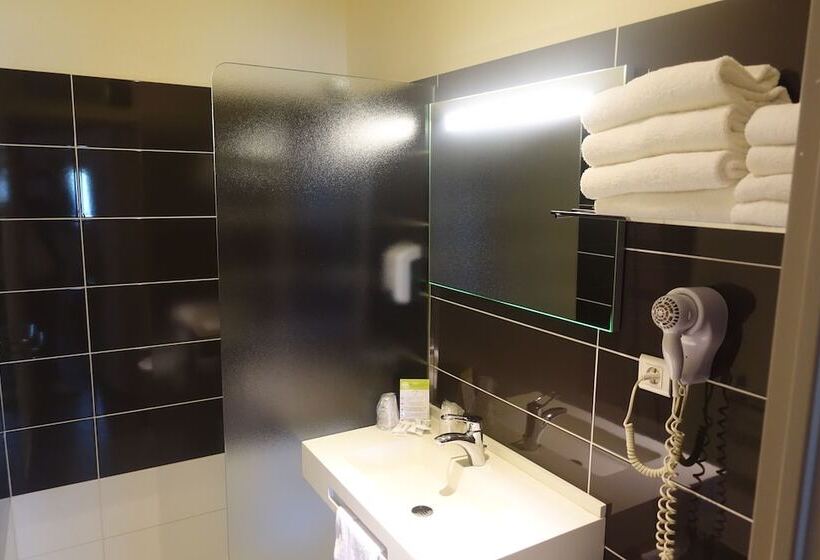 4인용 스탠다드 룸, Hôtel Grand Confort Le Moulin Rouge