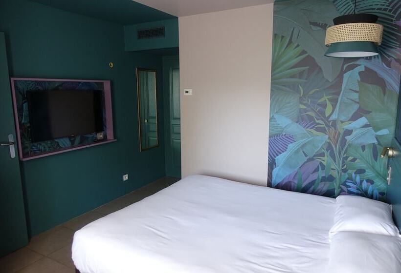 Номер Стандарт, Hôtel Grand Confort Le Moulin Rouge