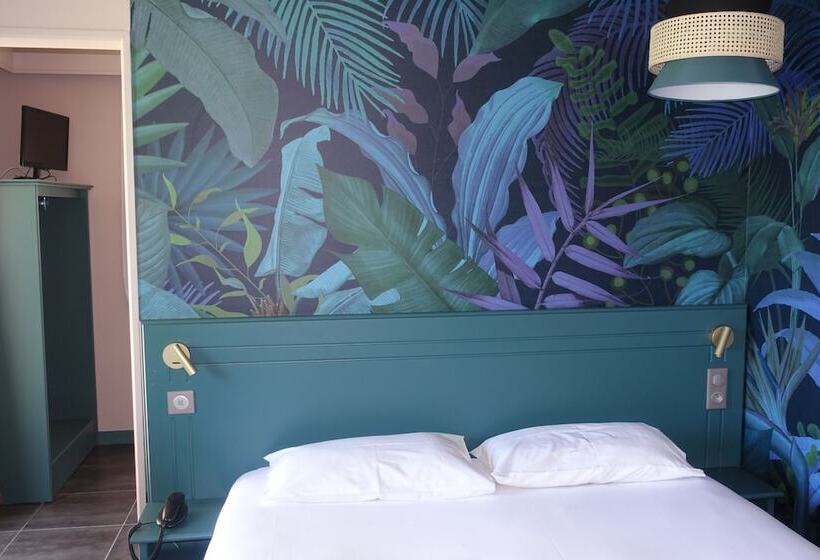 스탠다드 트리플 룸, Hôtel Grand Confort Le Moulin Rouge