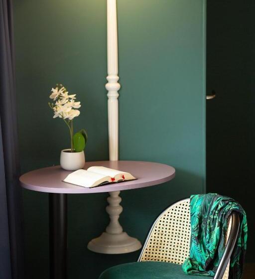 스탠다드 트리플 룸, Hôtel Grand Confort Le Moulin Rouge