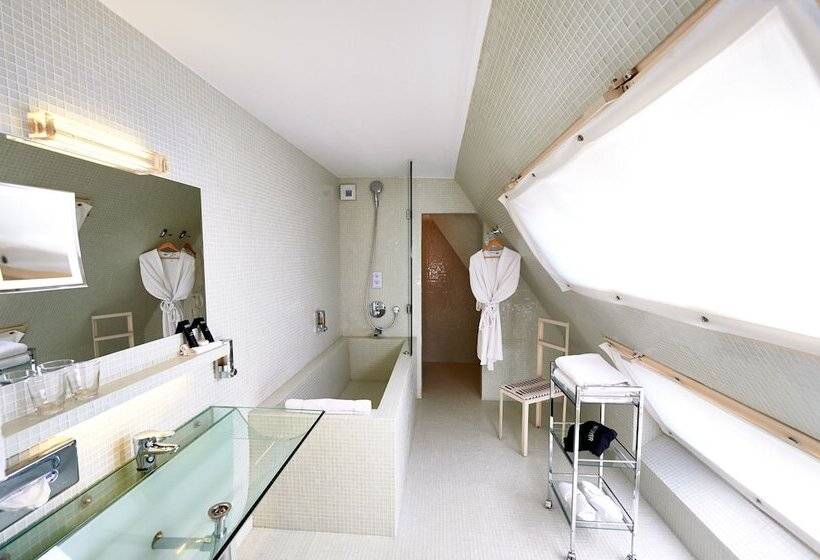 اتاق سوپریور, La Perouse