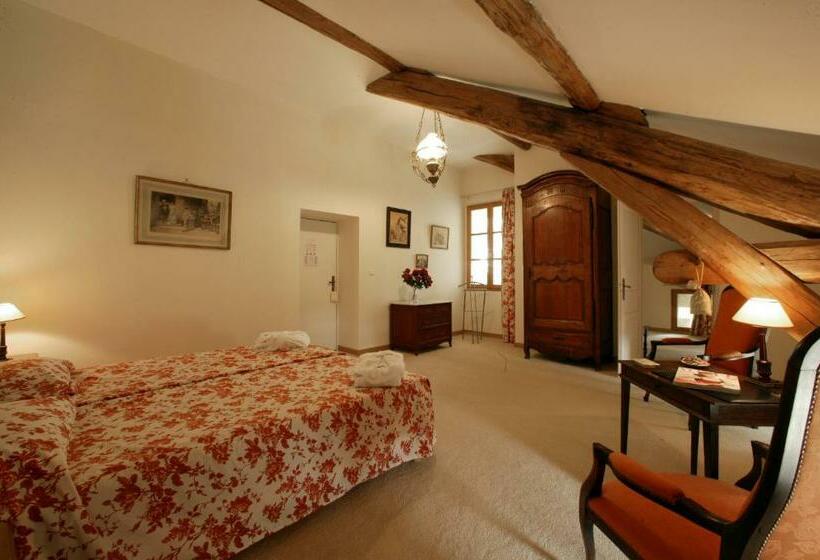 Люкс, Le Manoir St Jean