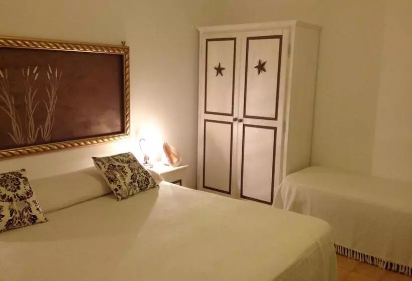 Classic Kolmen Hengen Huone, Stella Di Mare