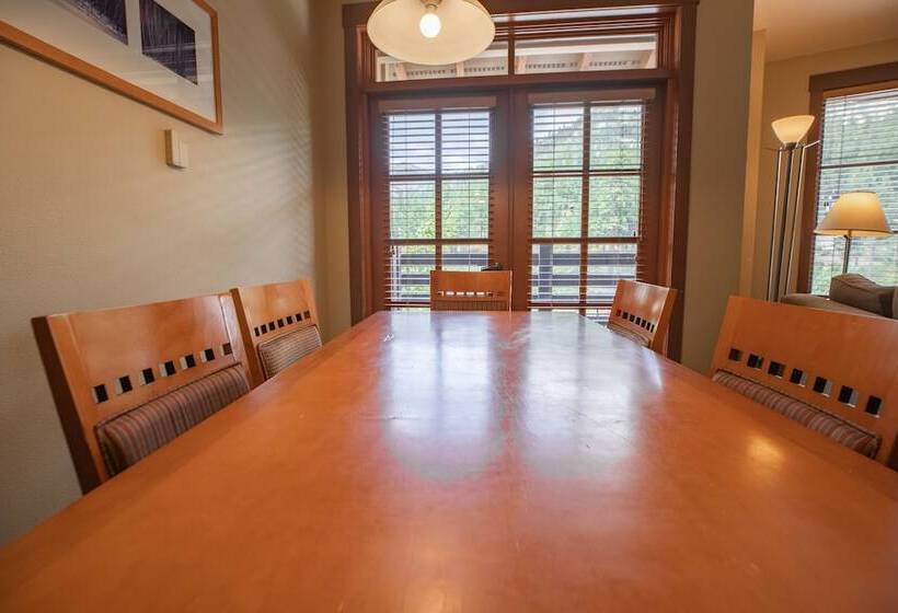 آپارتمان 2 خوابه, The Village At Palisades Tahoe