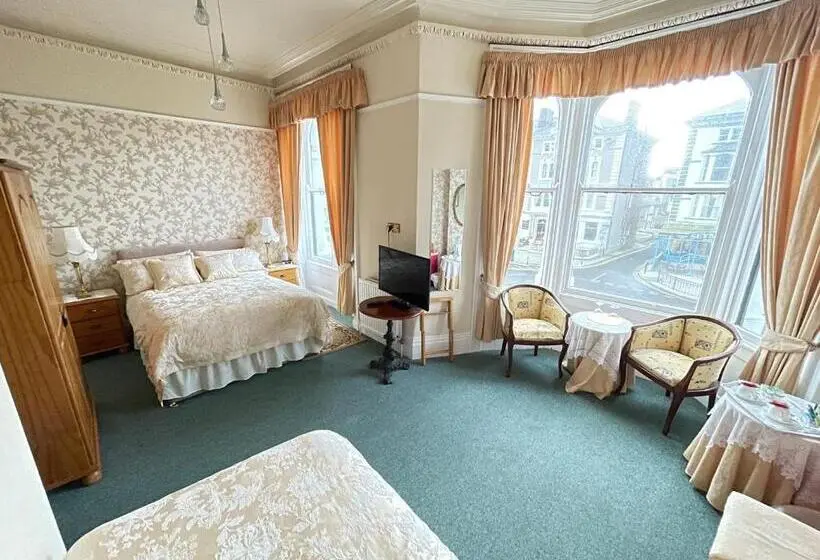 اتاق استاندارد سه نفره, White Court Llandudno