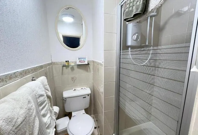 سوییت خانوادگی, White Court Llandudno