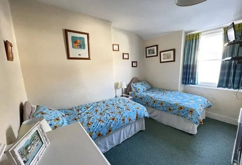سوییت خانوادگی, White Court Llandudno