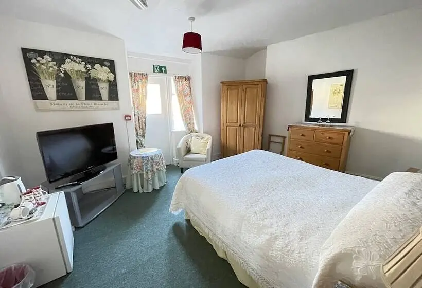سوییت خانوادگی, White Court Llandudno
