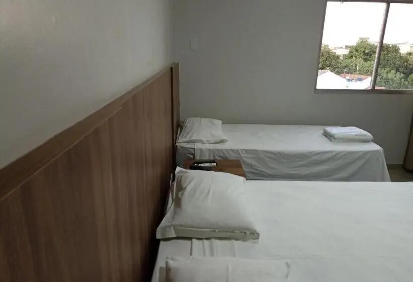 Economy Triple Room, Oscar Econômico Montes Claros
