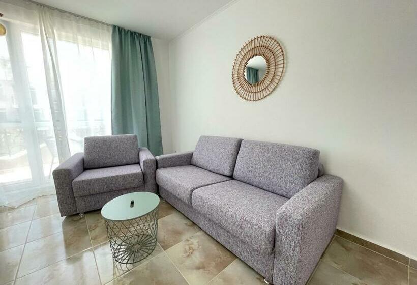 דירה בת חדר שינה 1 עם מרפסת, Izida Palace Apartments