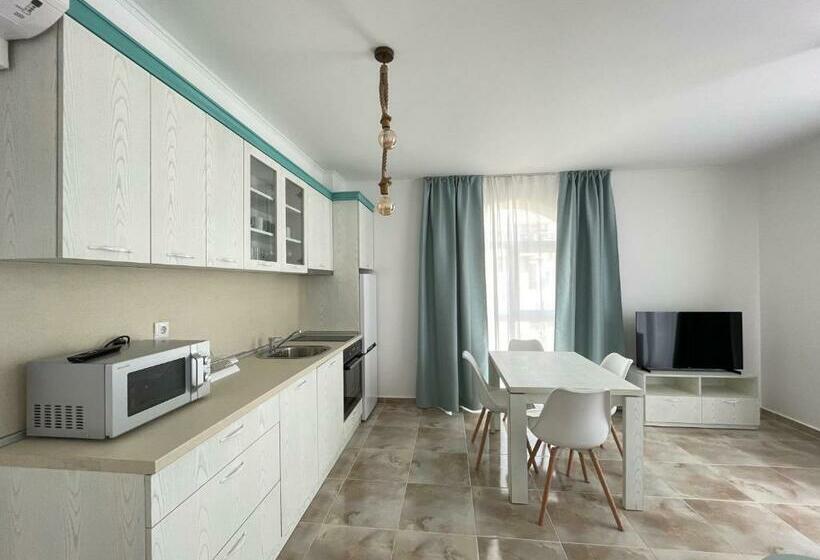 דירה בת חדר שינה 1 עם מרפסת, Izida Palace Apartments