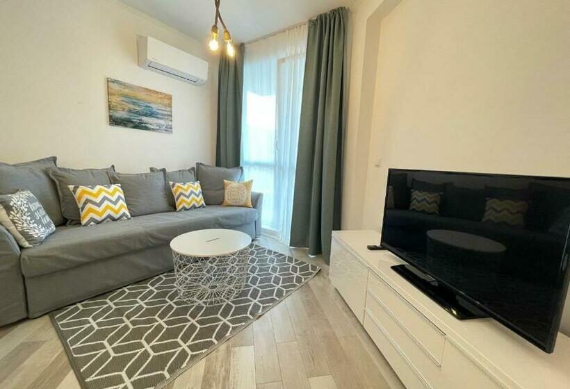 דירת שני חדרים עם מרפת, Izida Palace Apartments