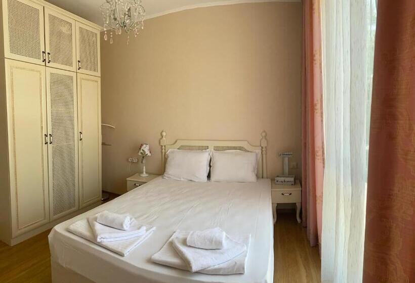 דירה בת חדר שינה 1 עם מרפסת, Izida Palace Apartments