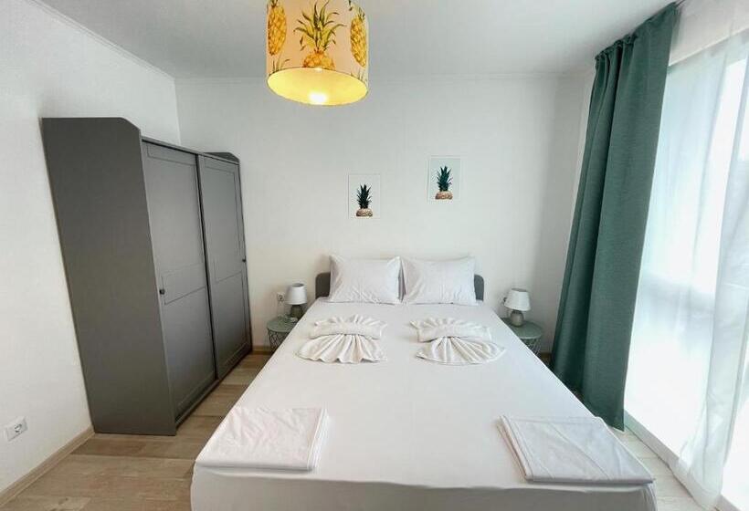 דירת שני חדרים עם מרפת, Izida Palace Apartments