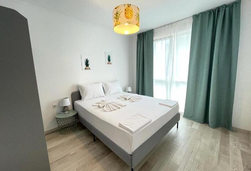 דירת שני חדרים עם מרפת, Izida Palace Apartments